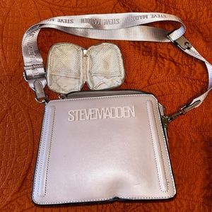 Steve Madden crossbody purse. Adjustable and detachable strap.
